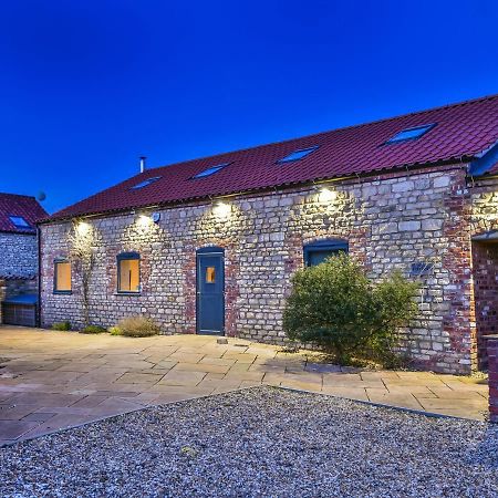 Hayloft Villa Lincoln Exterior photo