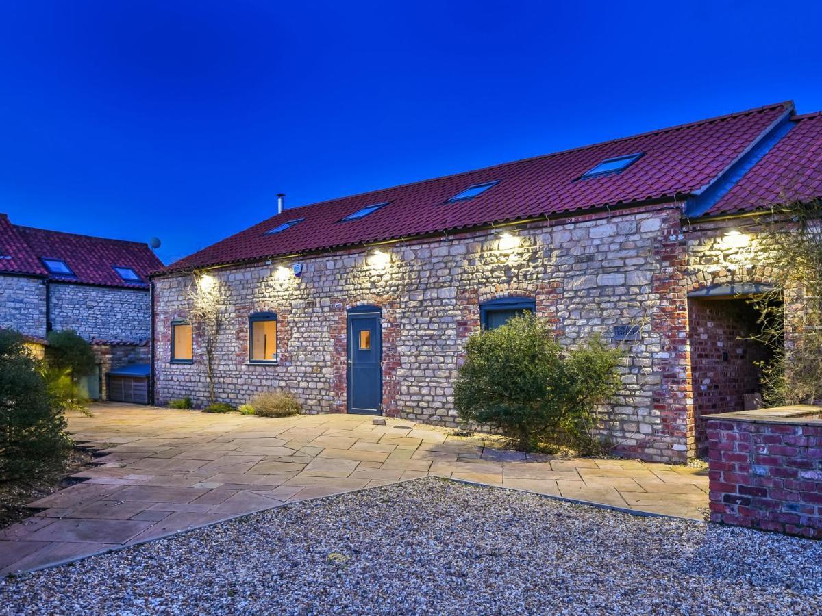 Hayloft Villa Lincoln Exterior photo