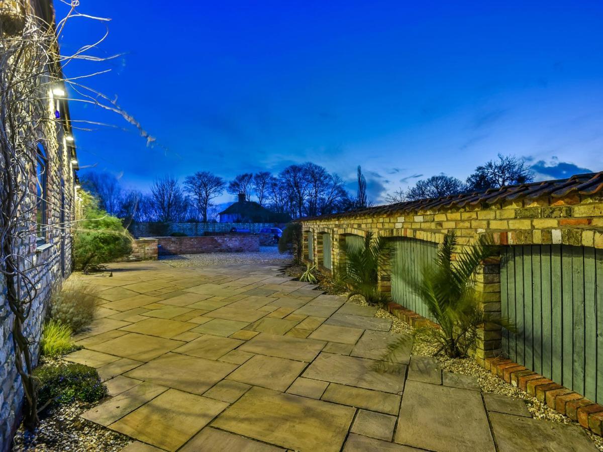 Hayloft Villa Lincoln Exterior photo